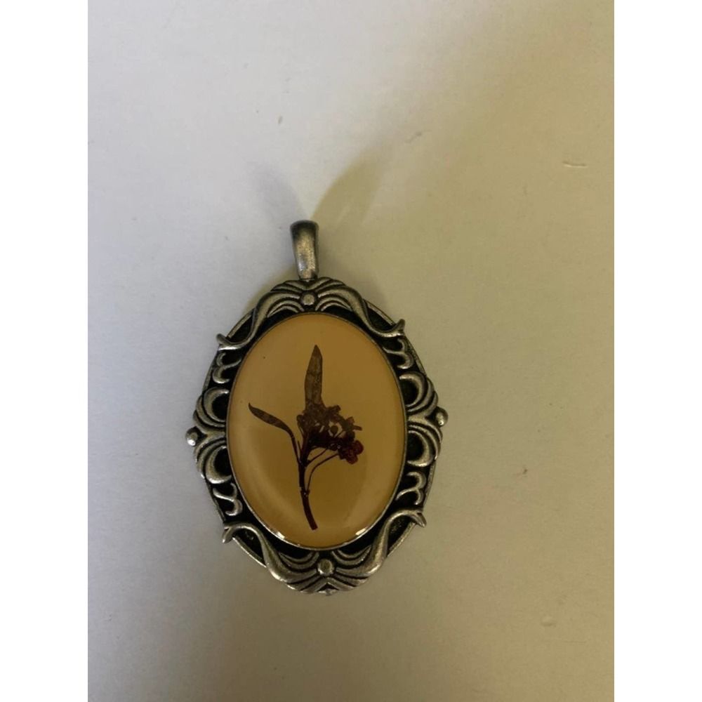 Dried Flower Necklace Pendant Jewelry Amulet Steampunk Silver Tone.  E28